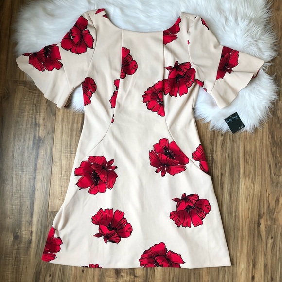 Gabby Skye Dresses & Skirts - Gabby Skye Floral V-Back Bell Sleeves Crepe Dress